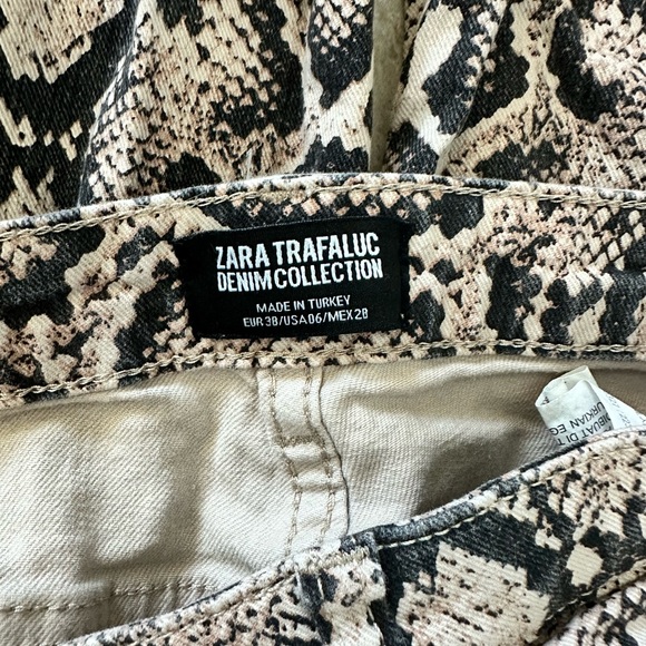 Zara‎ women’s jeans Snake Animal Print Tan Brown Denim Size 6 - Picture 3 of 3